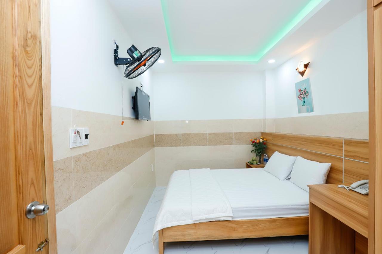 Luxury Hotel Ho Chi Minh City Exterior photo